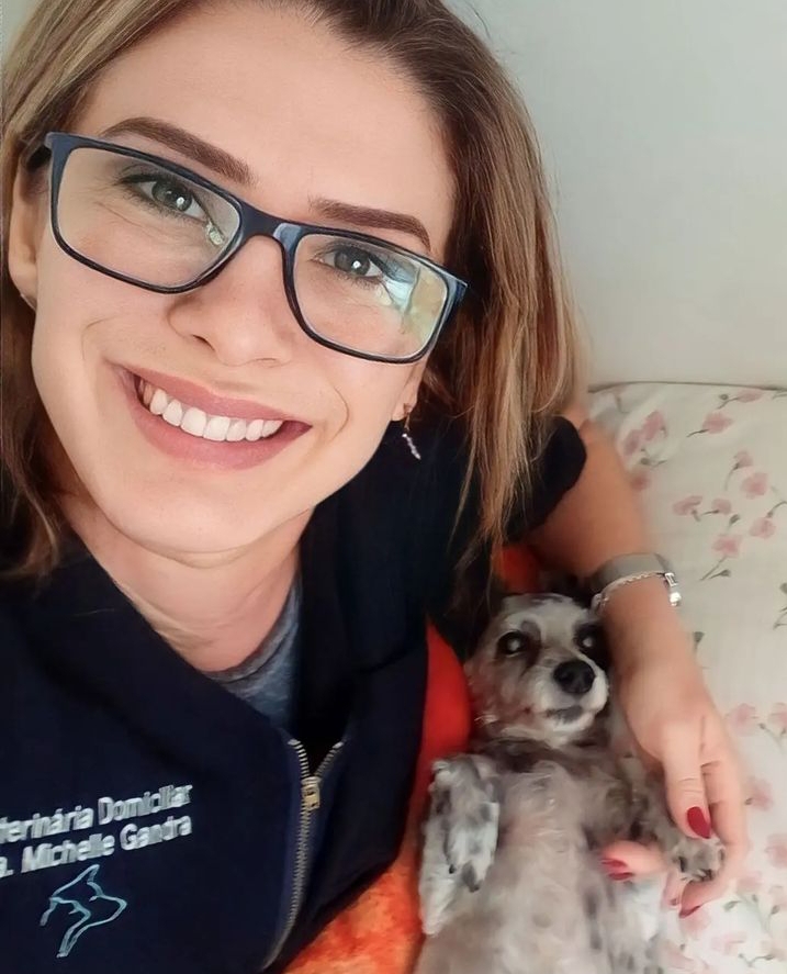Veterinária atende cães e gatos em domicílio em vários bairros de Curitiba. Consultas agendadas sem emergência.